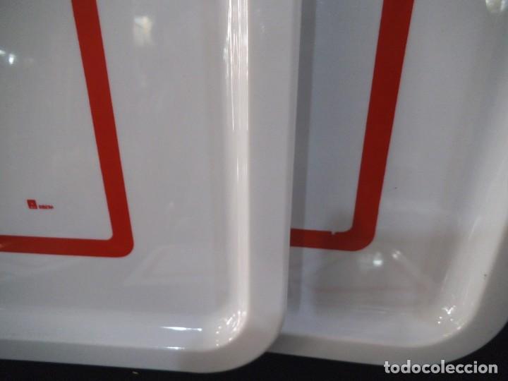 Antig&uuml;edades: BANDEJAS Y POSA - VASOS ( BLANCO ) rojo - Foto 4