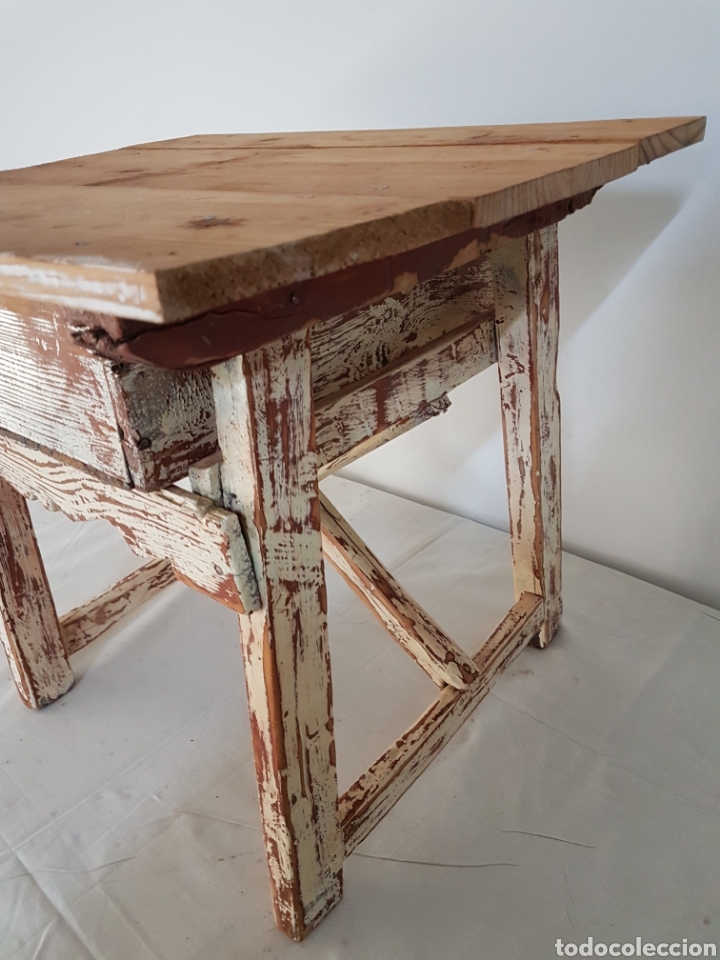Antig&uuml;edades: Mesita rustica en blanco y rojo roto - Foto 2