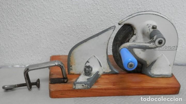 Antig&uuml;edades: ANTIGUA CORTADORA DE LA MARC BERNAR - Foto 1