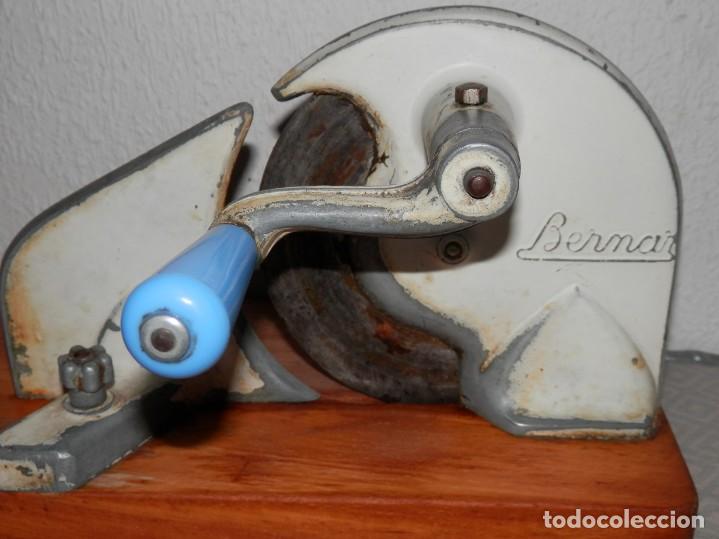 Antig&uuml;edades: ANTIGUA CORTADORA DE LA MARC BERNAR - Foto 2