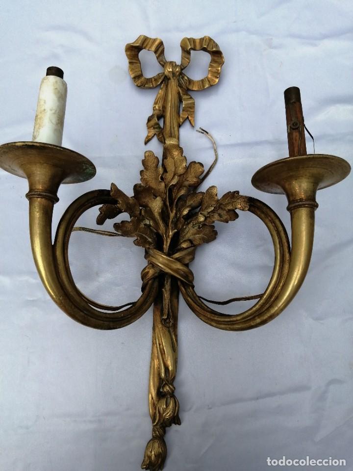 Antig&uuml;edades: Antiguo aplique Imperio bronce dorado - Foto 1