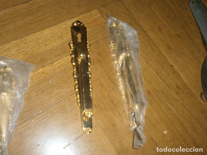 Antig&uuml;edades: Pareja de tiradores con bocallave bronce nuevos Viola Spain 18,5X3.5 cm.