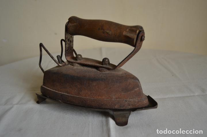 Antig&uuml;edades: Plancha de hierro antigua - Foto 2