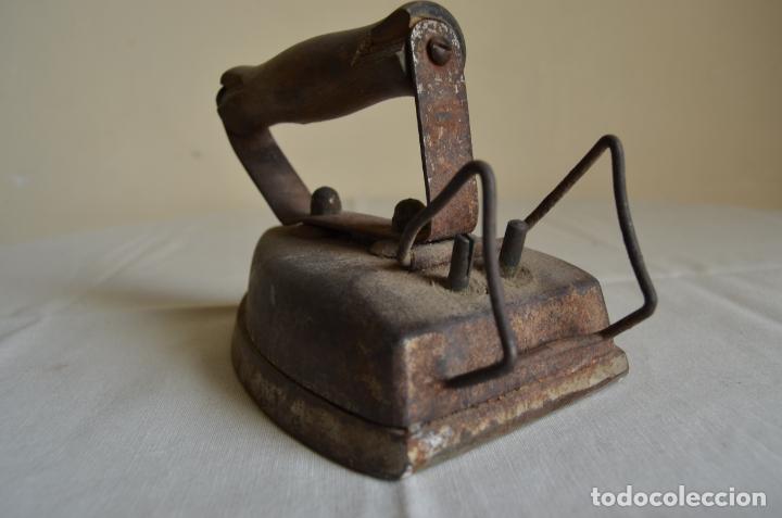 Antig&uuml;edades: Plancha de hierro antigua - Foto 6
