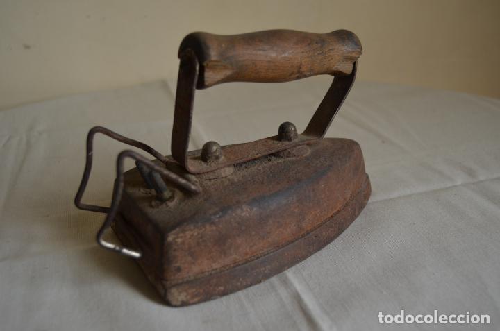 Antig&uuml;edades: Plancha de hierro antigua - Foto 4