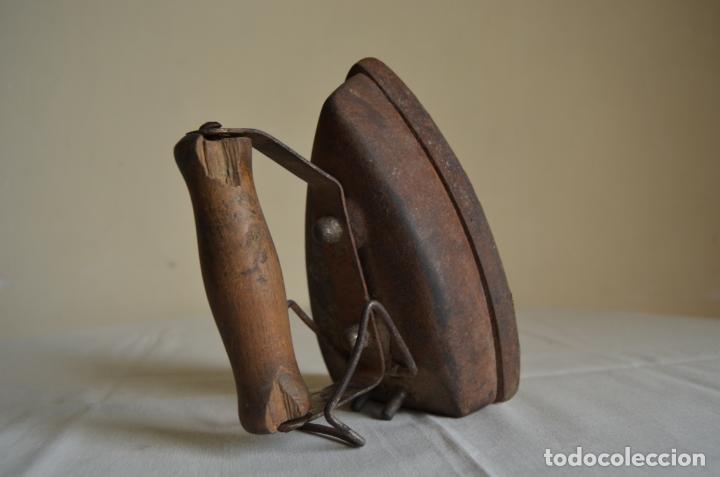 Antig&uuml;edades: Plancha de hierro antigua - Foto 5