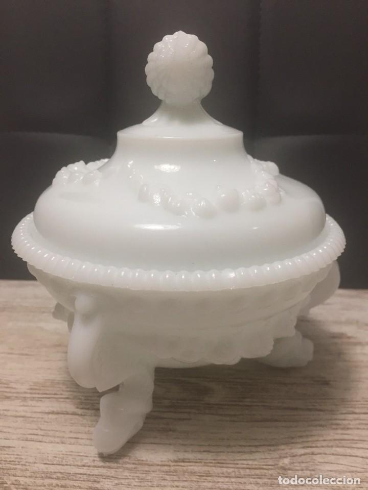 Antig&uuml;edades: BOMBONERA CARAMELERA OPALINA BLANCA - Foto 2
