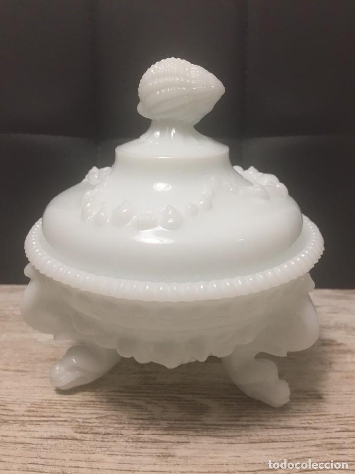 Antig&uuml;edades: BOMBONERA CARAMELERA OPALINA BLANCA - Foto 3