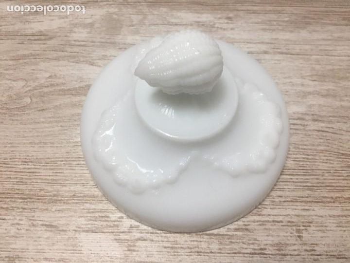 Antig&uuml;edades: BOMBONERA CARAMELERA OPALINA BLANCA - Foto 9