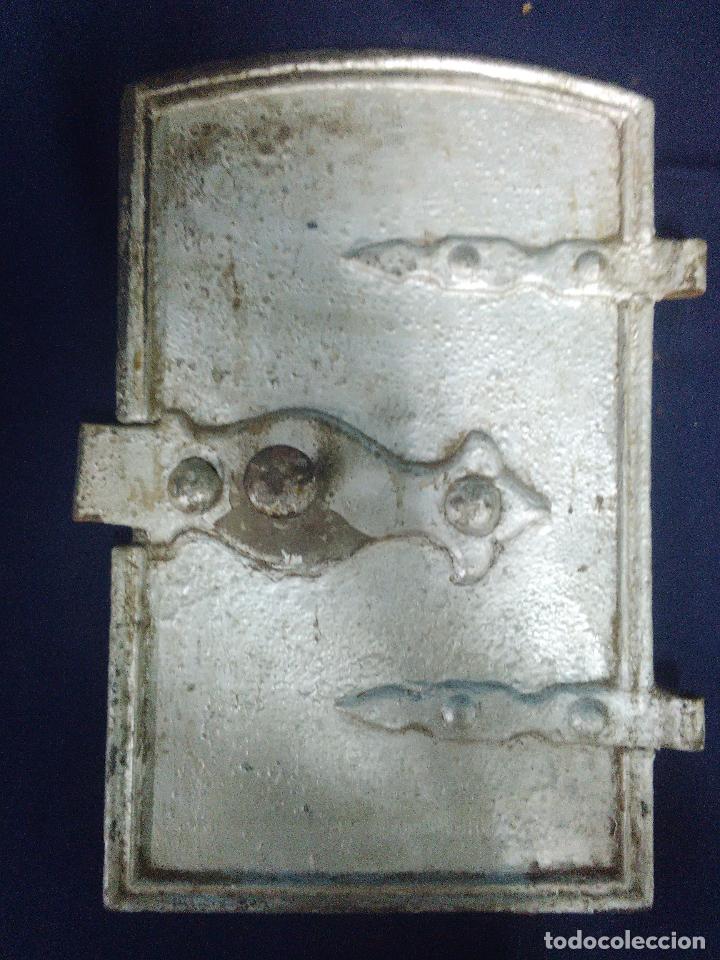 Antig&uuml;edades: PUERTA HORNO HIERRO - Foto 2