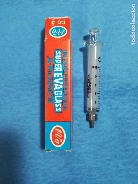 Antiquit&eacute;s: Manufacturas quir&uacute;rgicas. Jeringa de cristal