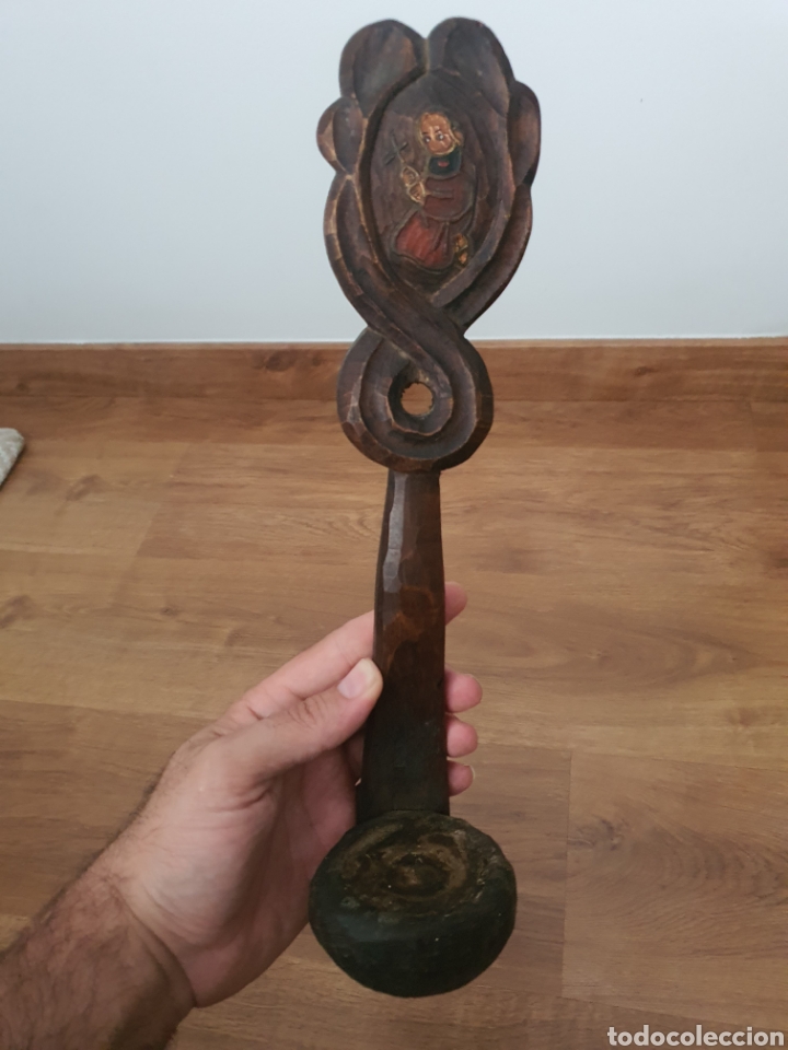 Antig&uuml;edades: antiguo portavelas de madera talladas . - Foto 1