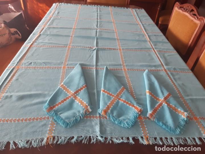 Antig&uuml;edades: ANTIGUO MANTEL CON 3 SERVILLETAS. - Foto 1