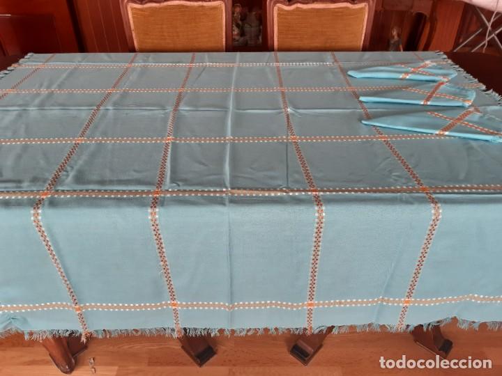 Antig&uuml;edades: ANTIGUO MANTEL CON 3 SERVILLETAS. - Foto 2