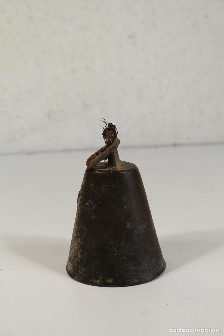 Antig&uuml;edades: antigua campana de bronce - Foto 1