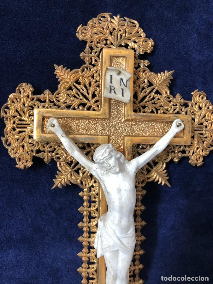 Antig&uuml;edades: CRUCIFIJO BISCUIT - Foto 1