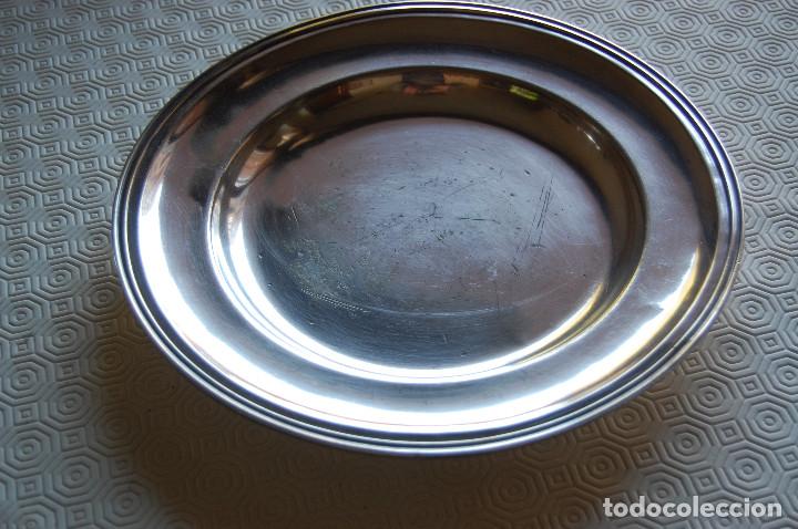 Antig&uuml;edades: Bandeja de chapada en plata. Di&aacute;metro 30,7 cm. - Foto 1