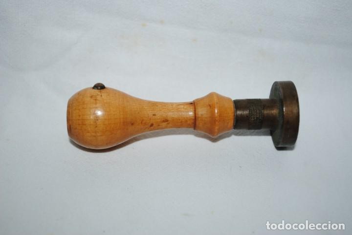 Antig&uuml;edades: ANTIGUO TAMPON DE BRONCE - Foto 1
