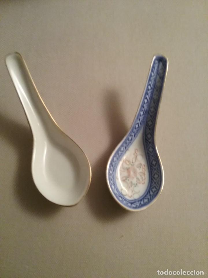 Antig&uuml;edades: Dos cucharas de porcelana (351-1) - Foto 1