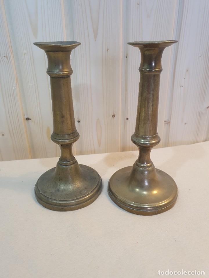 Antig&uuml;edades: PAREJA DE CANDELEROS 20 CM - Foto 1