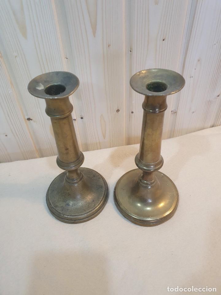 Antig&uuml;edades: PAREJA DE CANDELEROS 20 CM - Foto 2