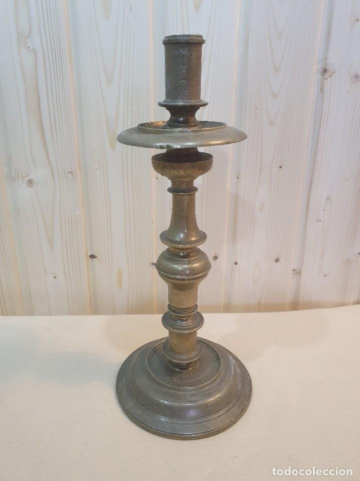 Antig&uuml;edades: ANTIGUO CANDELERO CANDELABRO DE BRONCE 30CM - Foto 1