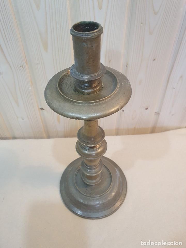 Antig&uuml;edades: ANTIGUO CANDELERO CANDELABRO DE BRONCE 30CM - Foto 2