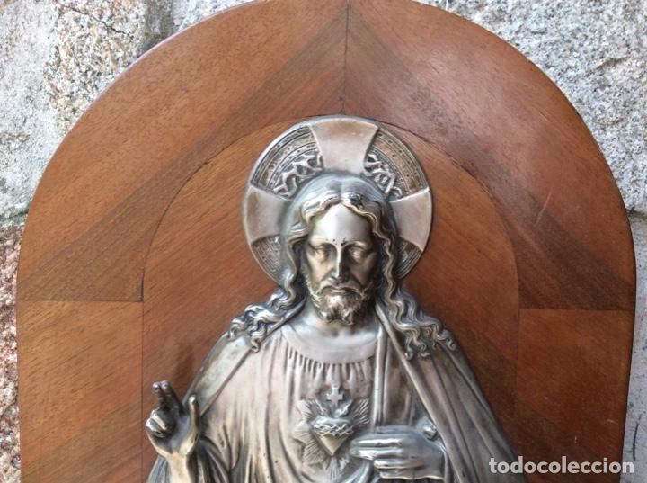 Antig&uuml;edades: Sagrado coraz&oacute;n de Jes&uacute;s sobre tabla con repisa - Foto 3
