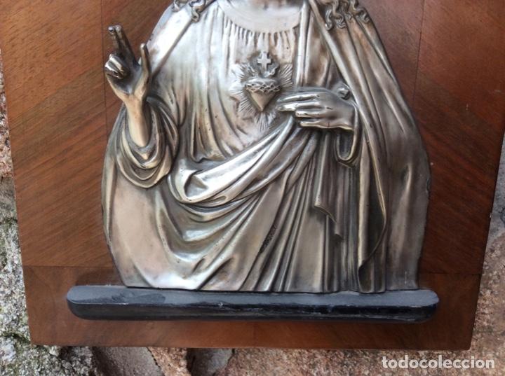 Antig&uuml;edades: Sagrado coraz&oacute;n de Jes&uacute;s sobre tabla con repisa - Foto 4