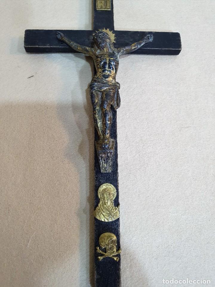 Antig&uuml;edades: -ANTIGUO CRUCIFIJO DE MADERA Y BRONCE - Foto 2