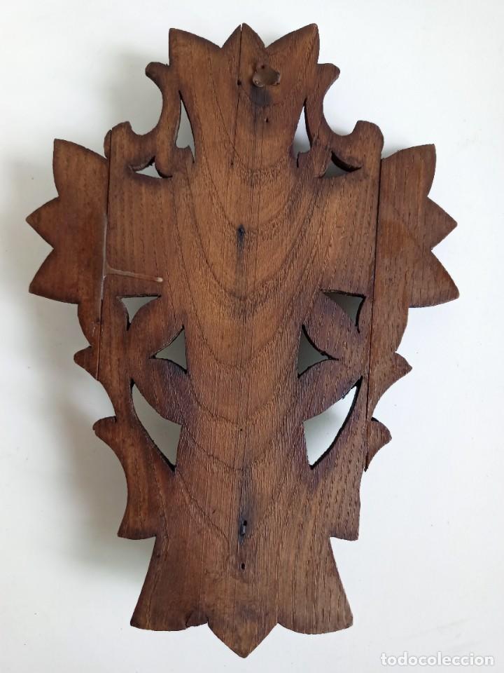 Antig&uuml;edades: Benditera en madera y metal - Foto 2