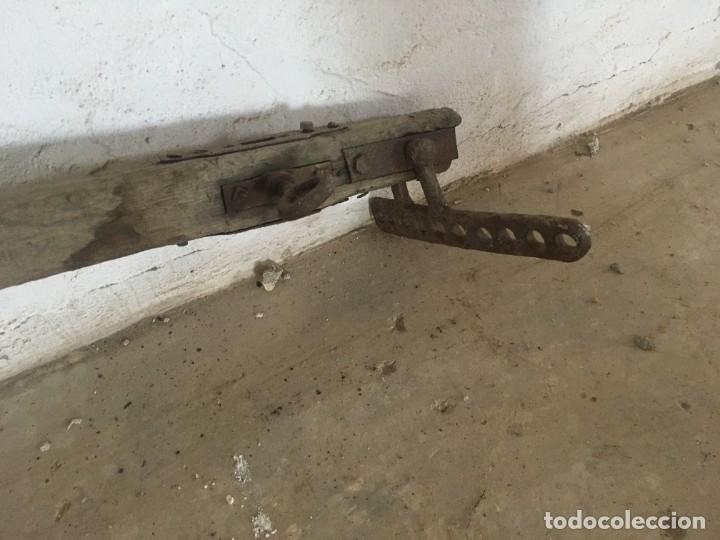 Antig&uuml;edades: ARADO EN MADERA Y PALA DE HIERRO - Foto 4