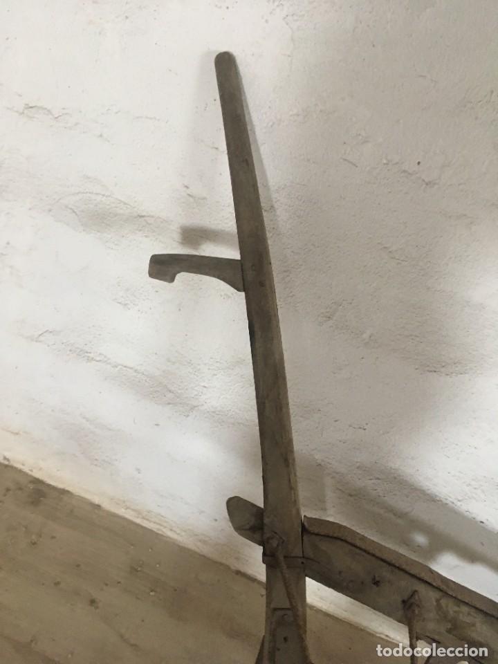 Antig&uuml;edades: ARADO EN MADERA Y PALA DE HIERRO - Foto 6
