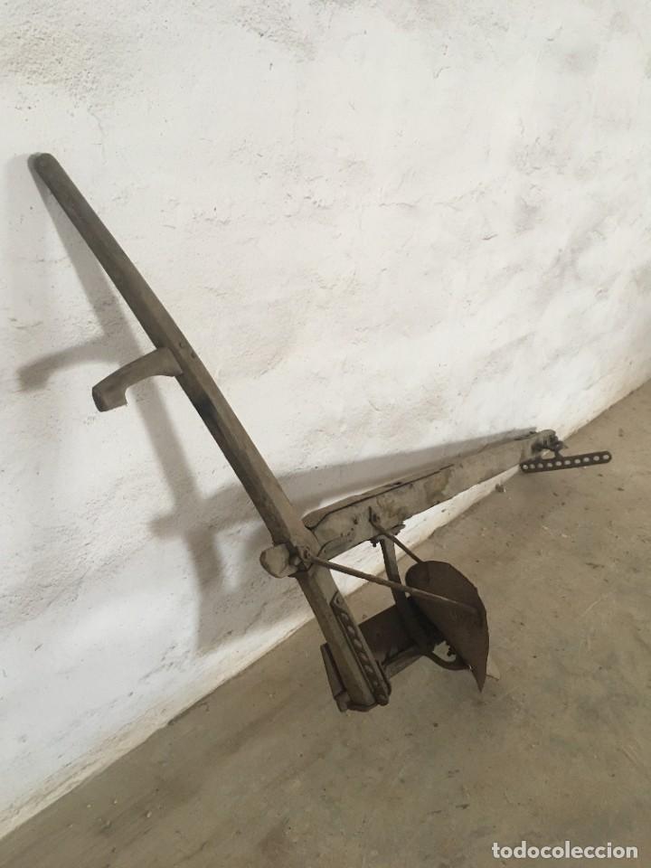 Antig&uuml;edades: ARADO EN MADERA Y PALA DE HIERRO - Foto 8
