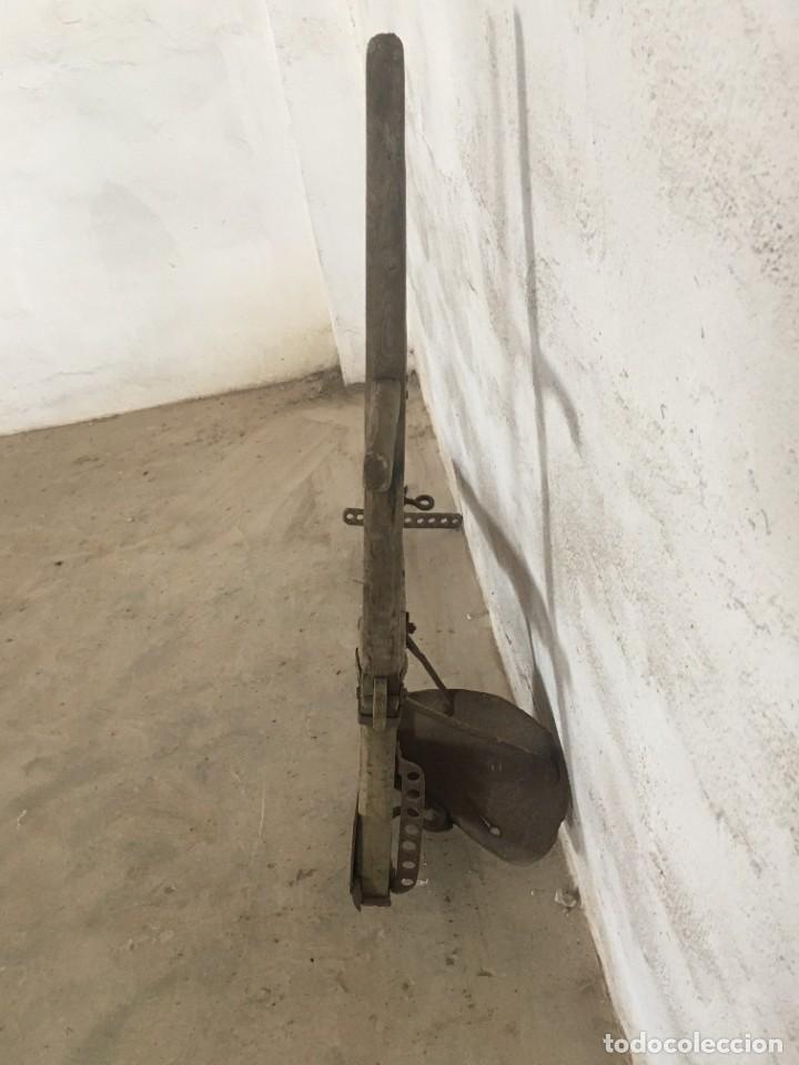 Antig&uuml;edades: ARADO EN MADERA Y PALA DE HIERRO - Foto 13