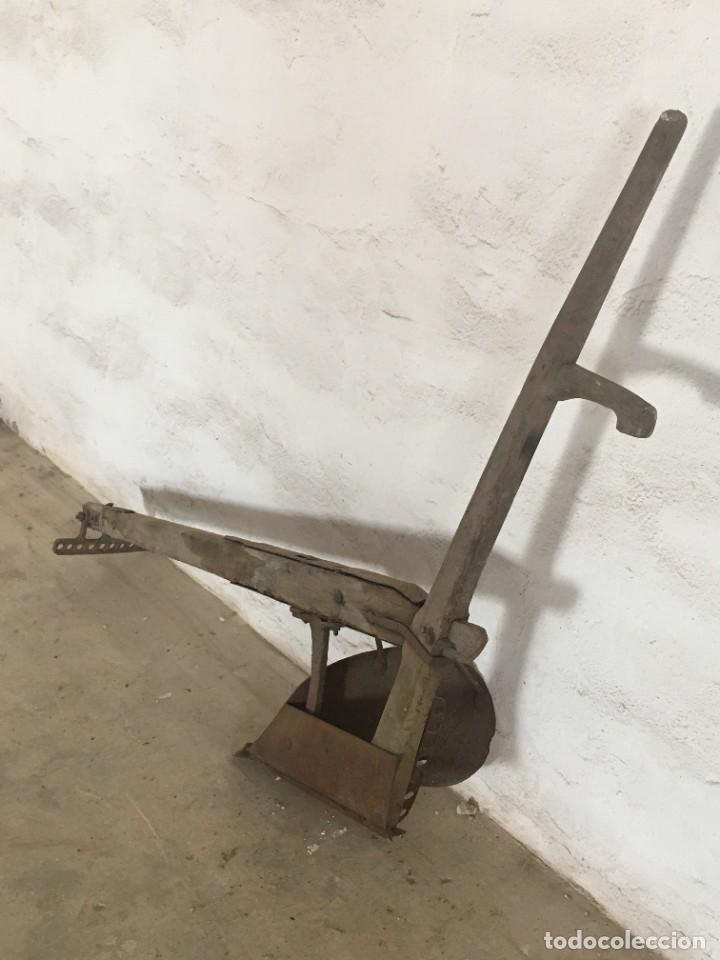 Antig&uuml;edades: ARADO EN MADERA Y PALA DE HIERRO - Foto 14