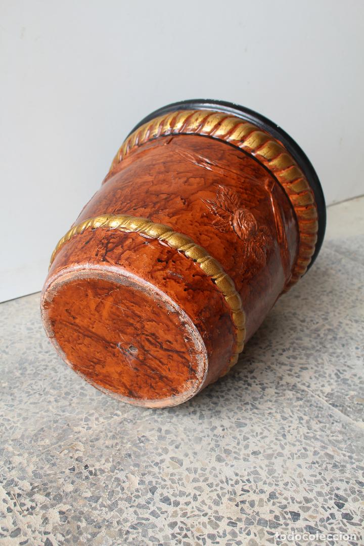 Antig&uuml;edades: macetero de ceramica marron - Foto 3