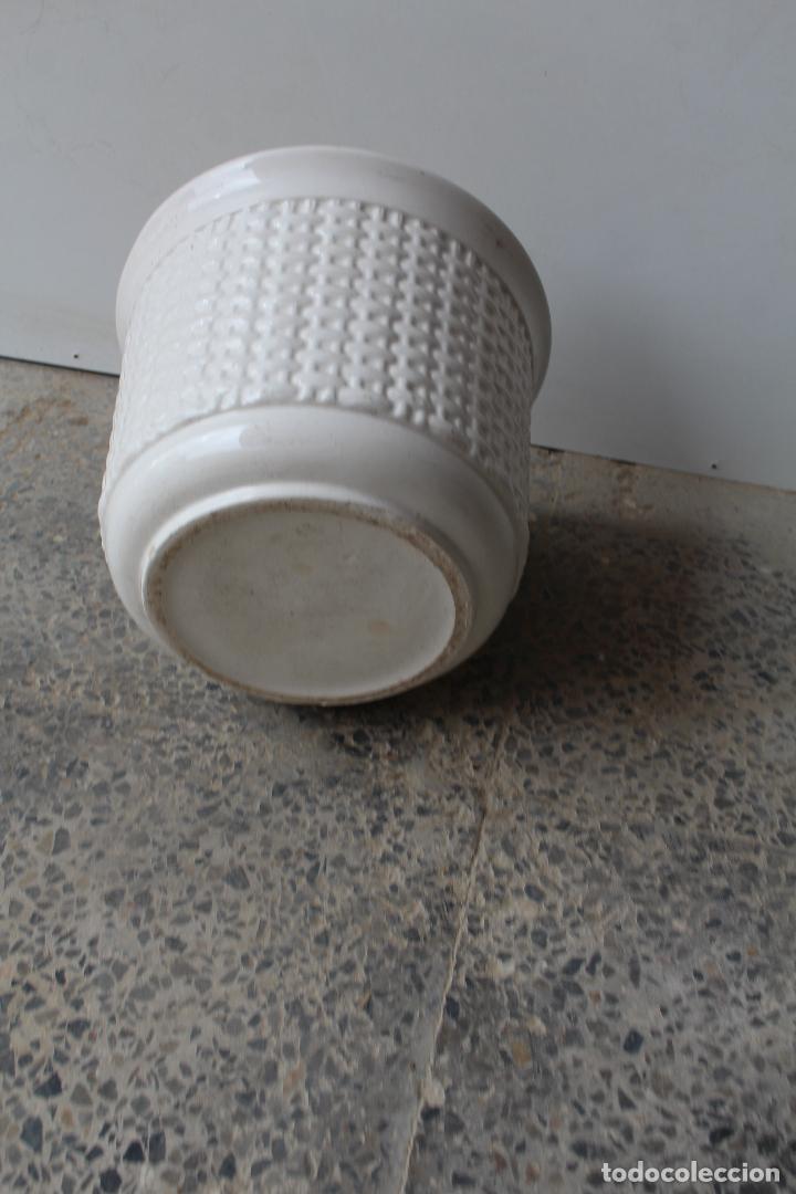 Antig&uuml;edades: macetero de ceramica blanco - Foto 4