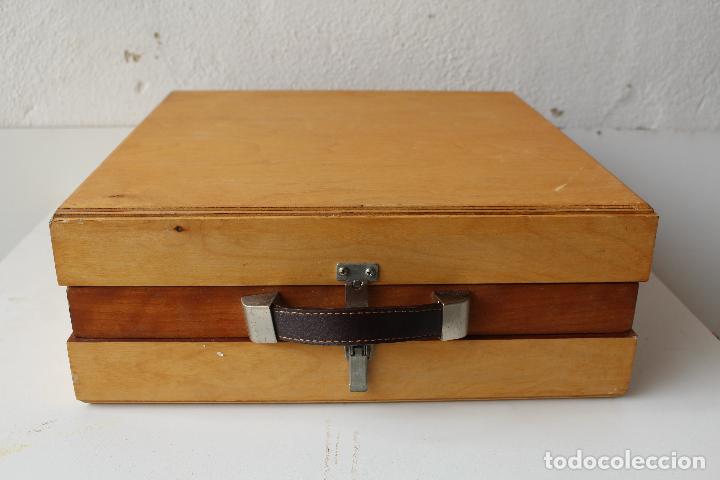 Antig&uuml;edades: caja maletin expositor madera - Foto 9