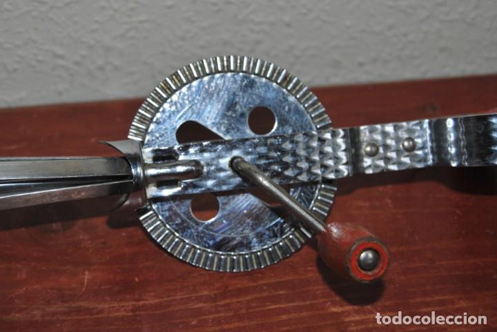 Antig&uuml;edades: BATIDOR MANUAL DE ACERO - INGLATERRA - Foto 8