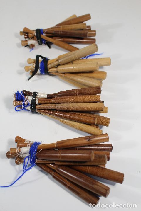 Antig&uuml;edades: lote de bolillos de madera - Foto 2