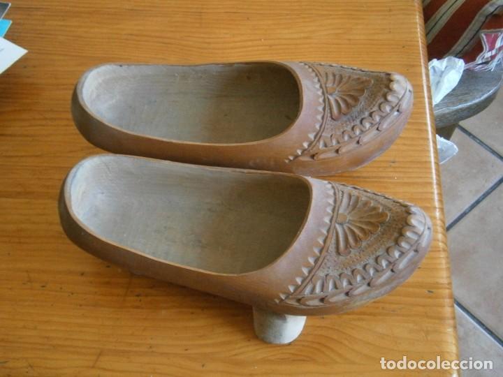 Antig&uuml;edades: ANTIGUO ZAPATO DE MADERA TALLADO - Foto 1