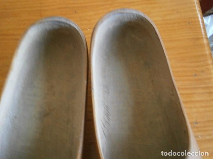 Antig&uuml;edades: ANTIGUO ZAPATO DE MADERA TALLADO - Foto 3