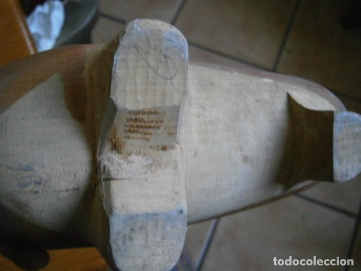 Antig&uuml;edades: ANTIGUO ZAPATO DE MADERA TALLADO - Foto 5