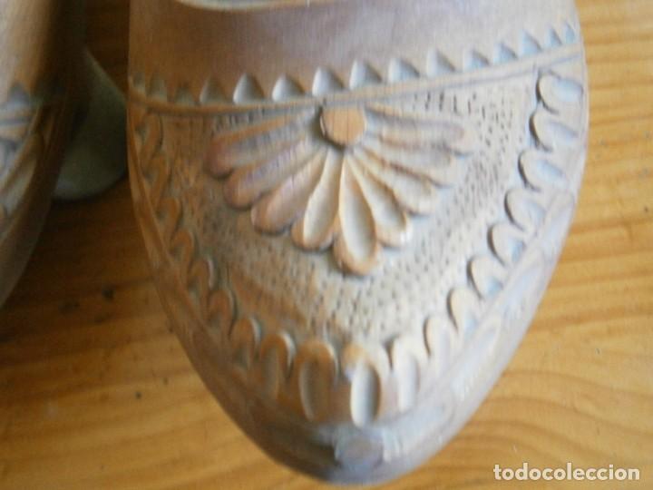 Antig&uuml;edades: ANTIGUO ZAPATO DE MADERA TALLADO - Foto 6
