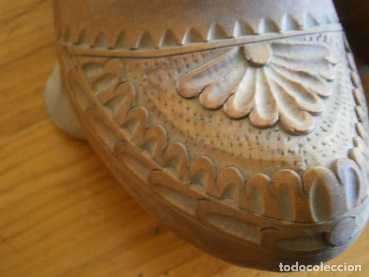 Antig&uuml;edades: ANTIGUO ZAPATO DE MADERA TALLADO - Foto 7
