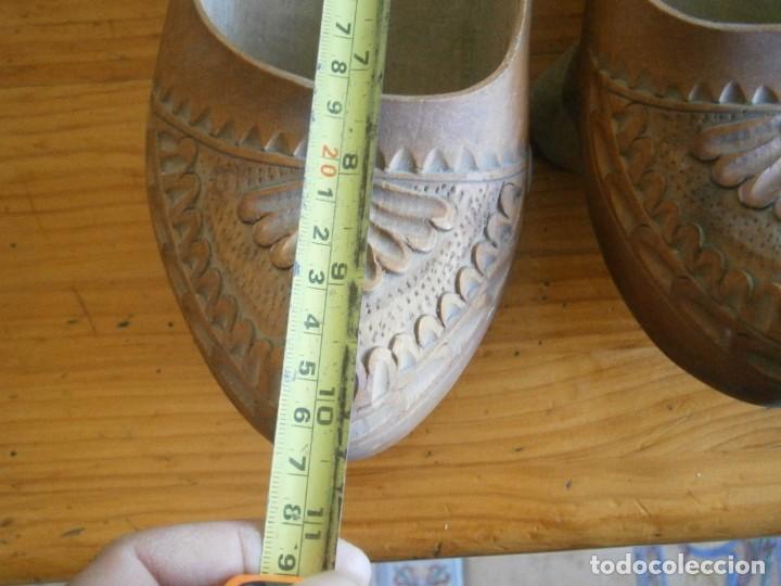 Antig&uuml;edades: ANTIGUO ZAPATO DE MADERA TALLADO - Foto 11