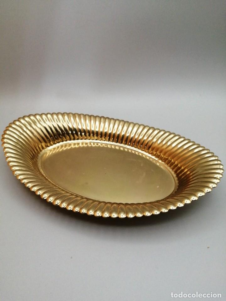 Antig&uuml;edades: Centro mesa metal dorado - Foto 2