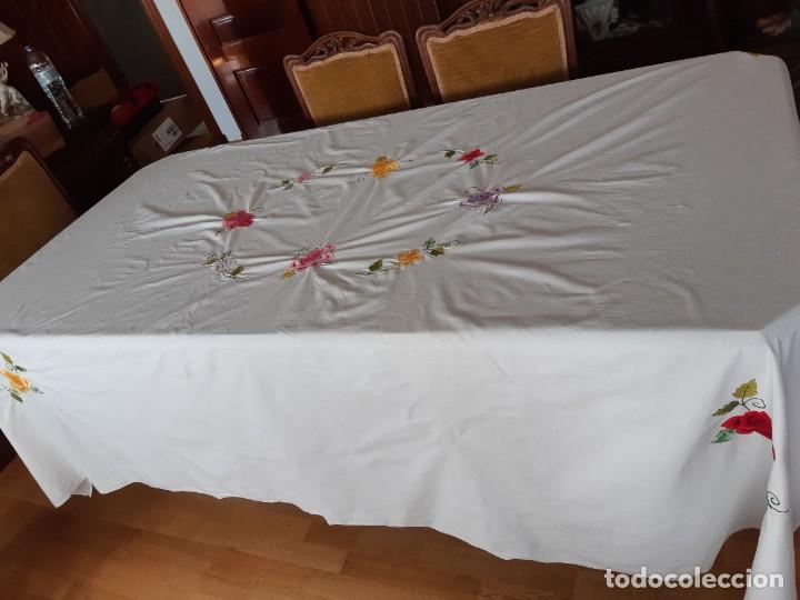 Antig&uuml;edades: MANTEL DE ALGODON BORDADO A MAQUINA. - Foto 3