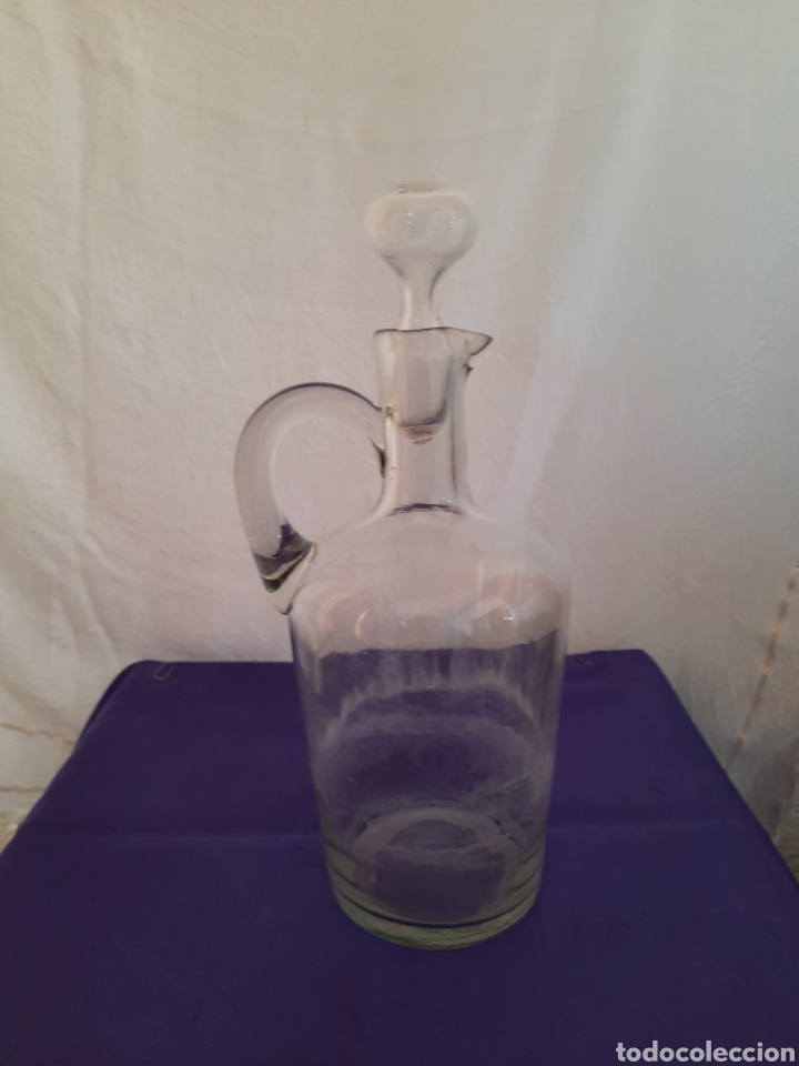 Antiquit&auml;ten: Antigua aceitera de cristal soplado.
